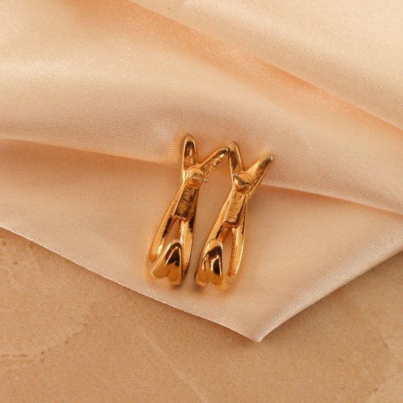 SOLD Vintage Black and Gold Trifari Pierced Earrings - Picture 9 of 10